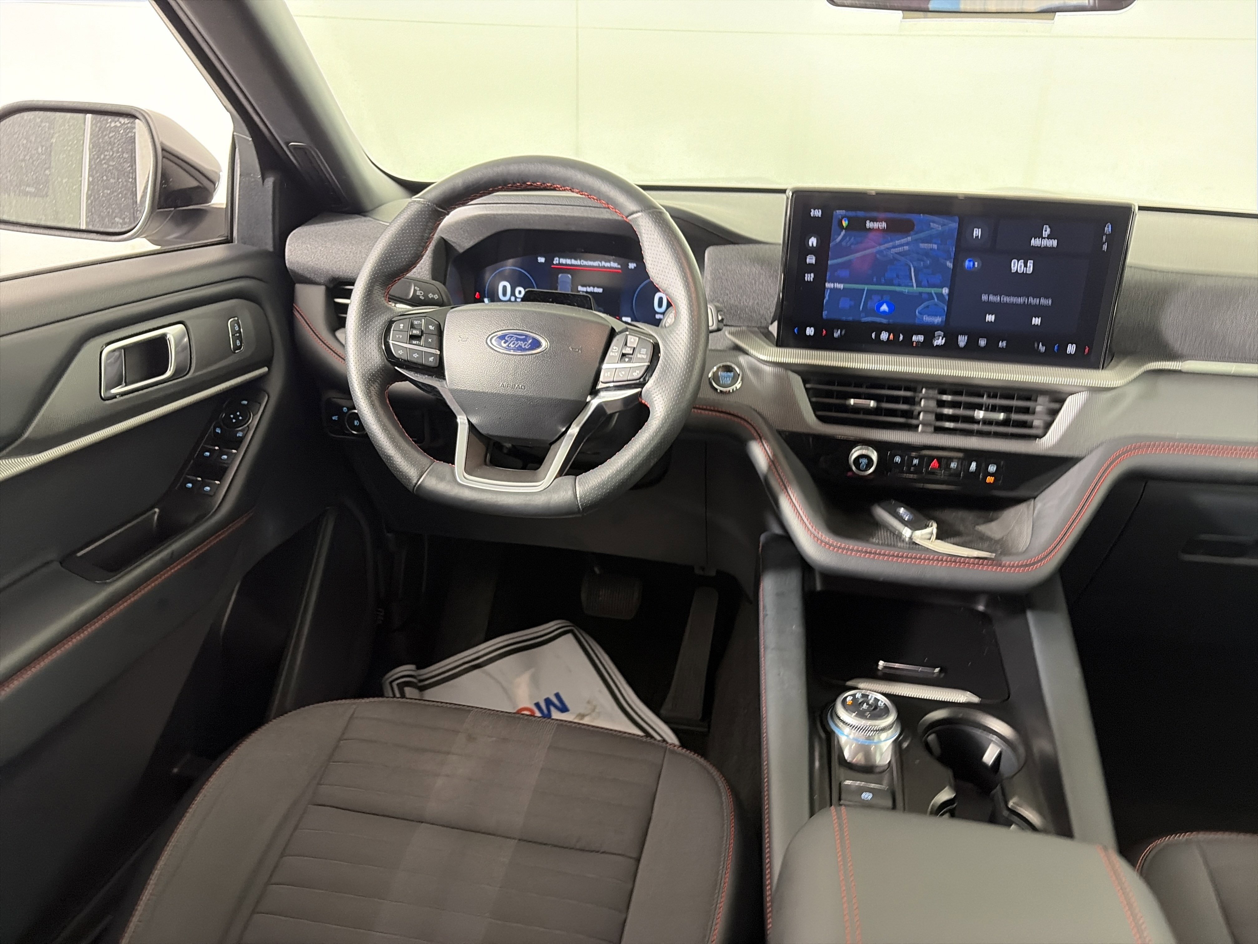 Used 2025 Ford Explorer ST-Line w/ ST-Line Street Pack image 38