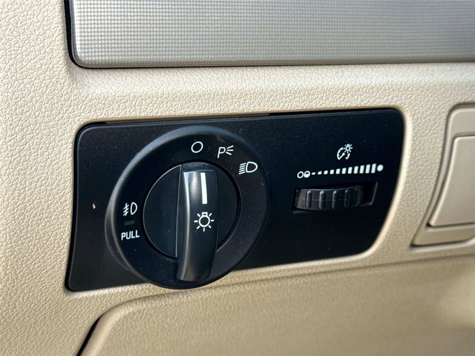 Used 2004 Mercury Monterey Convenience FWD image 27