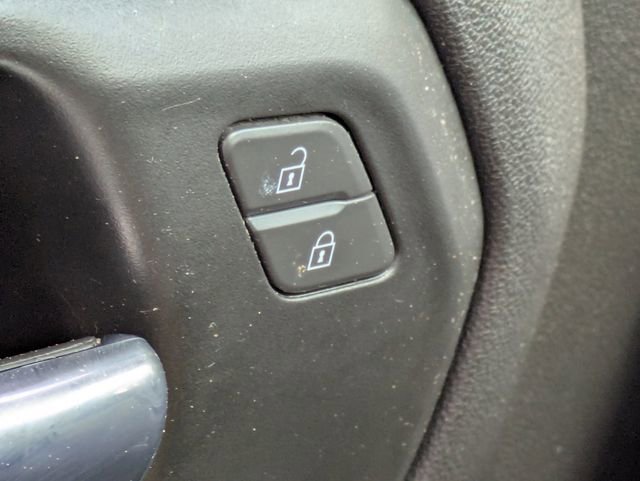 Used 2025 Chevrolet Silverado 1500 Custom Trail Boss w/ Dark Appearance Package image 28