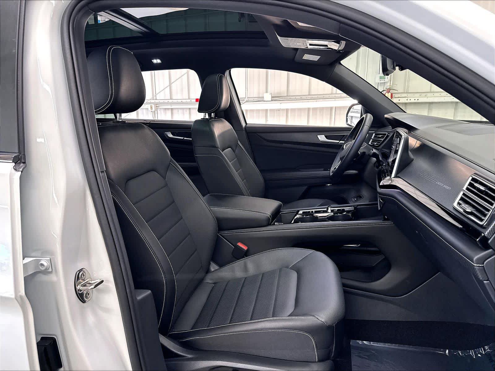 Certified 2026 Volkswagen Atlas Cross Sport SEL w/ Adventure Package AWD/4WD image 32