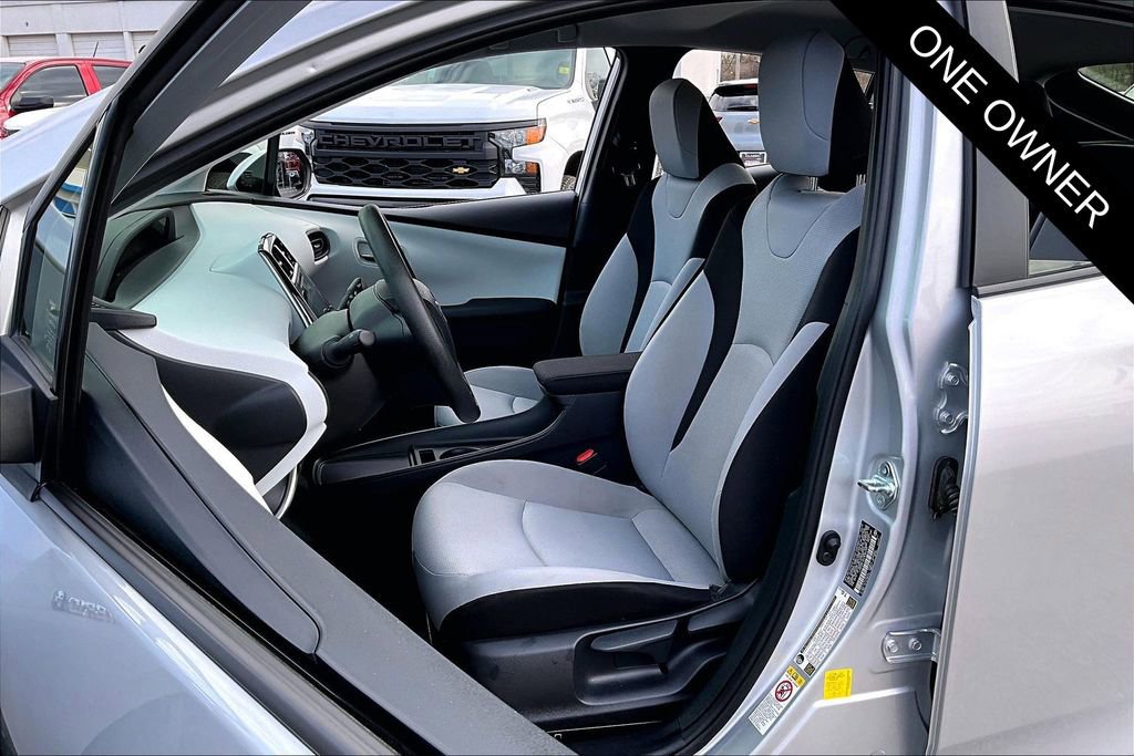 Used 2019 Toyota Prius LE image 19