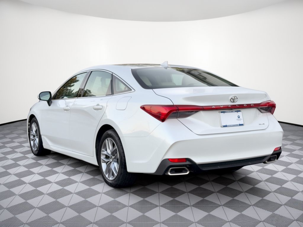 Used 2019 Toyota Avalon XLE w/ Moonroof Package FWD image 3