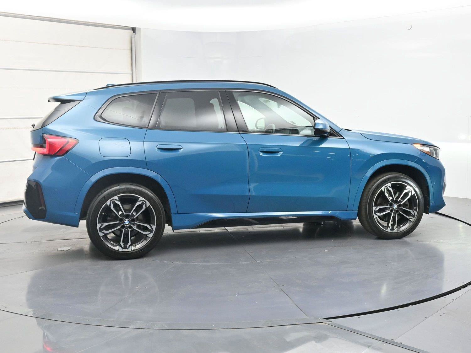 Used 2023 BMW X1 xDrive28i w/ M Sport Package AWD/4WD image 33