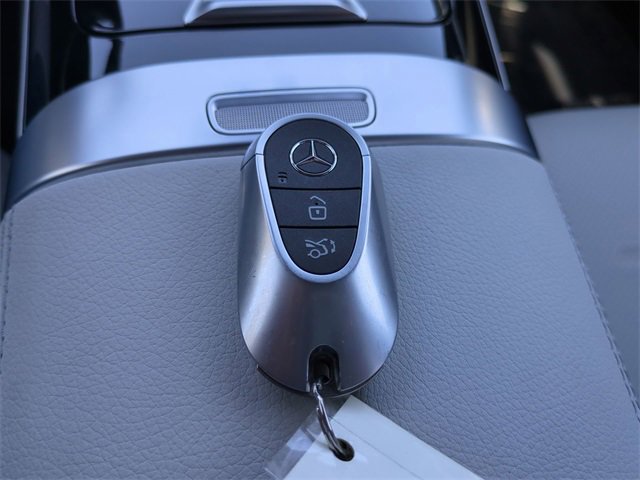 Used 2025 Mercedes-Benz GLC 300 4MATIC image 28