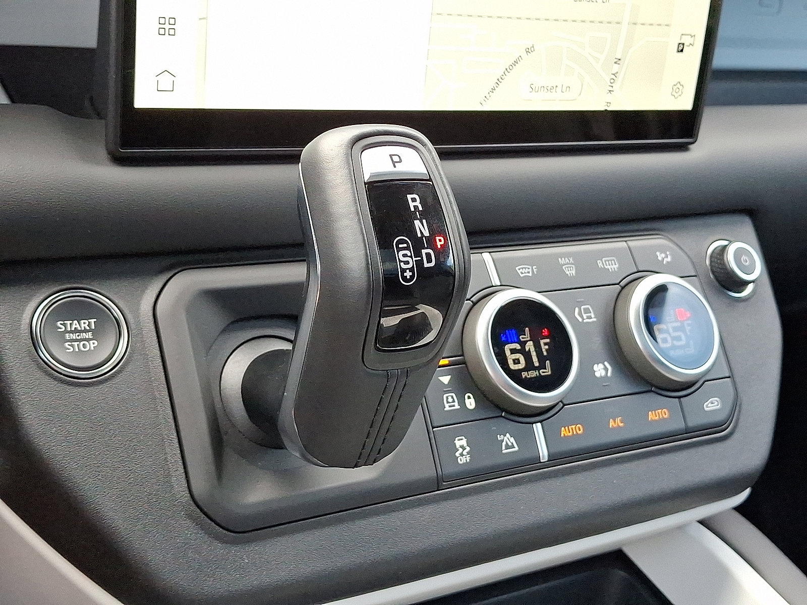 Certified 2025 Land Rover Defender 130 X-Dynamic SE image 15