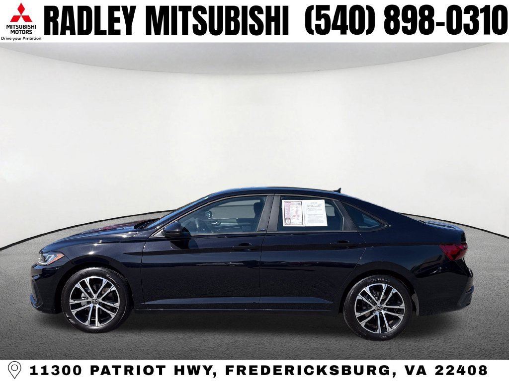 Used 2026 Volkswagen Jetta SE FWD image 16