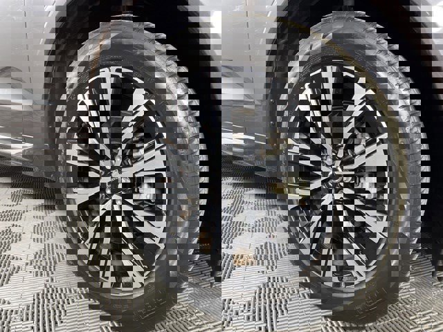 Used 2023 Volvo XC60 B5 Plus w/ Protection Package Premier FWD image 11