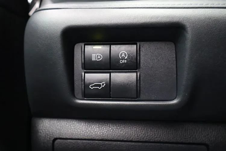 Used 2025 Toyota Highlander LE FWD image 22