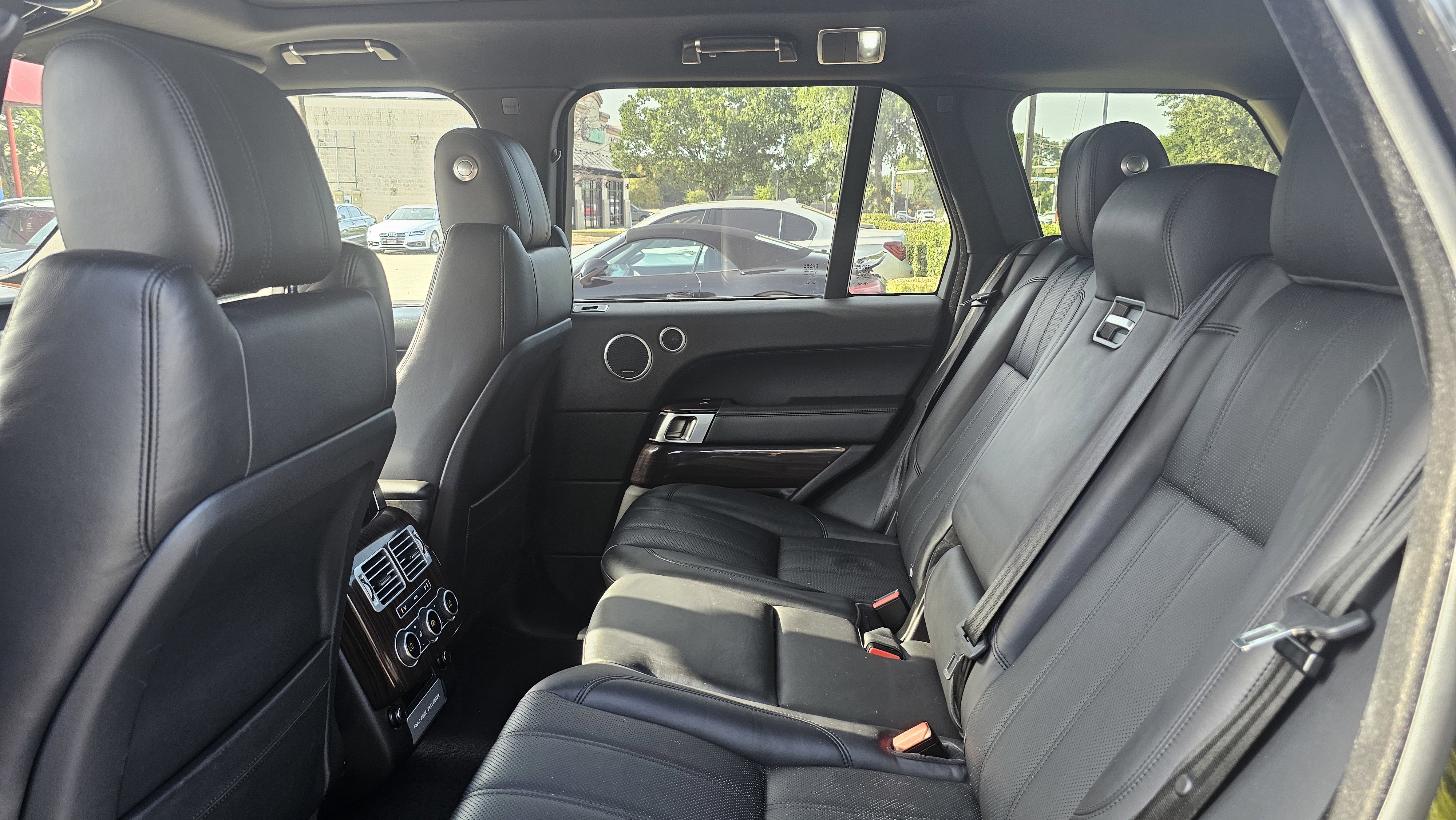 Used 2017 Land Rover Range Rover HSE image 19