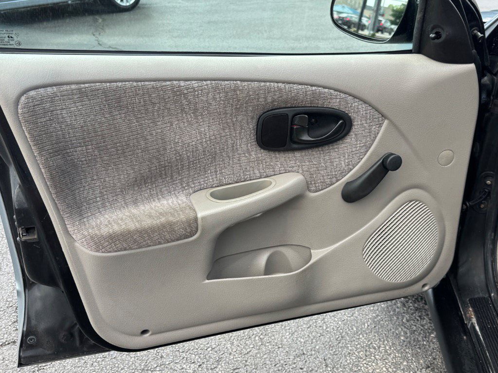 Used 2002 Saturn S-Series SL2 FWD image 13