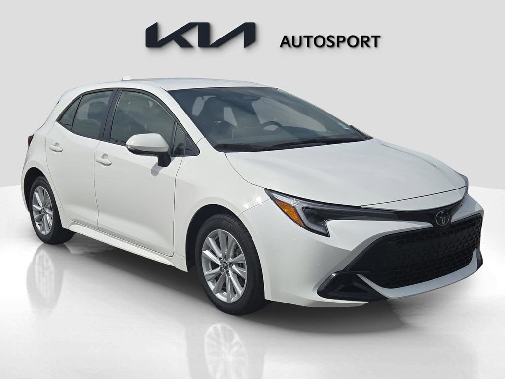 Used 2025 Toyota Corolla SE image 3