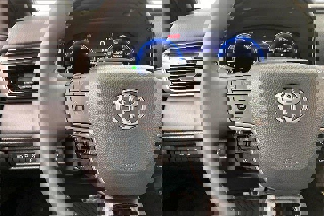 Used 2025 Toyota Camry XSE w/ Premium Plus Package image 23