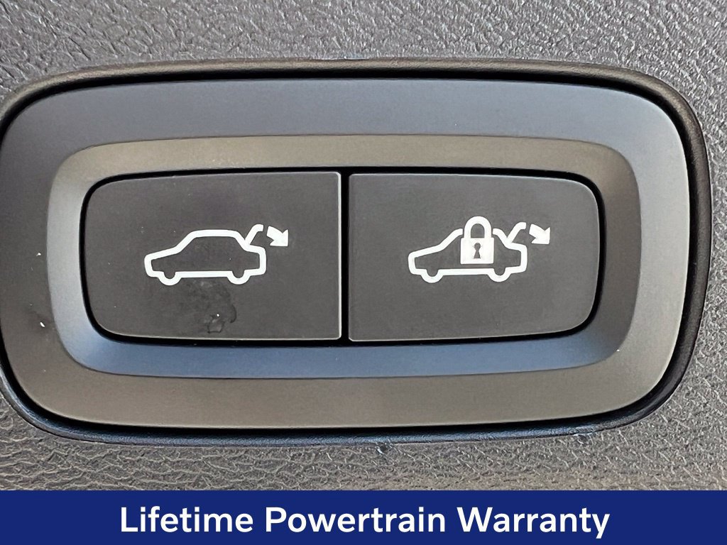 Certified 2025 Volvo XC60 T8 Core AWD/4WD image 26
