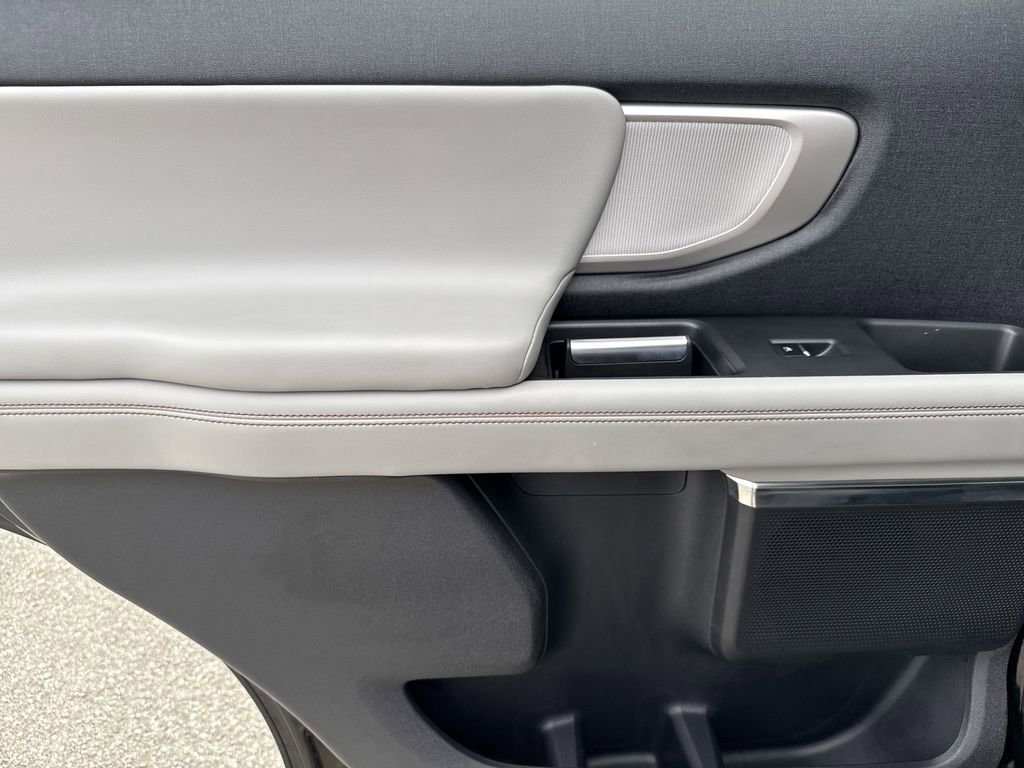 Used 2025 Ford Expedition Active AWD/4WD image 21