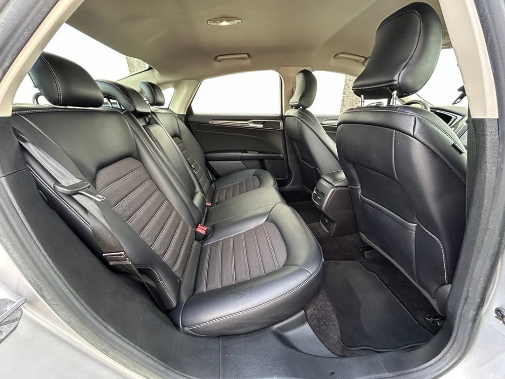 Used 2017 Ford Fusion SE w/ Equipment Group 201A FWD image 30