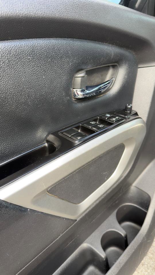 Used 2018 Nissan Titan SV AWD/4WD image 14