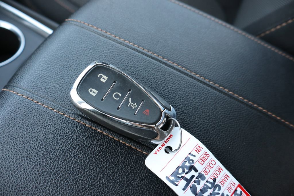 Used 2020 Chevrolet Traverse LT FWD image 17