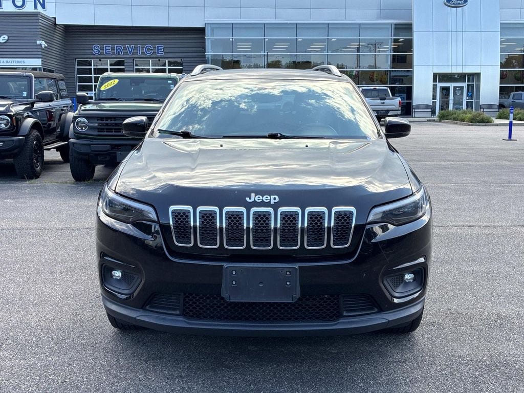 Used 2019 Jeep Cherokee Latitude Plus w/ Comfort/Convenience Group AWD/4WD image 2