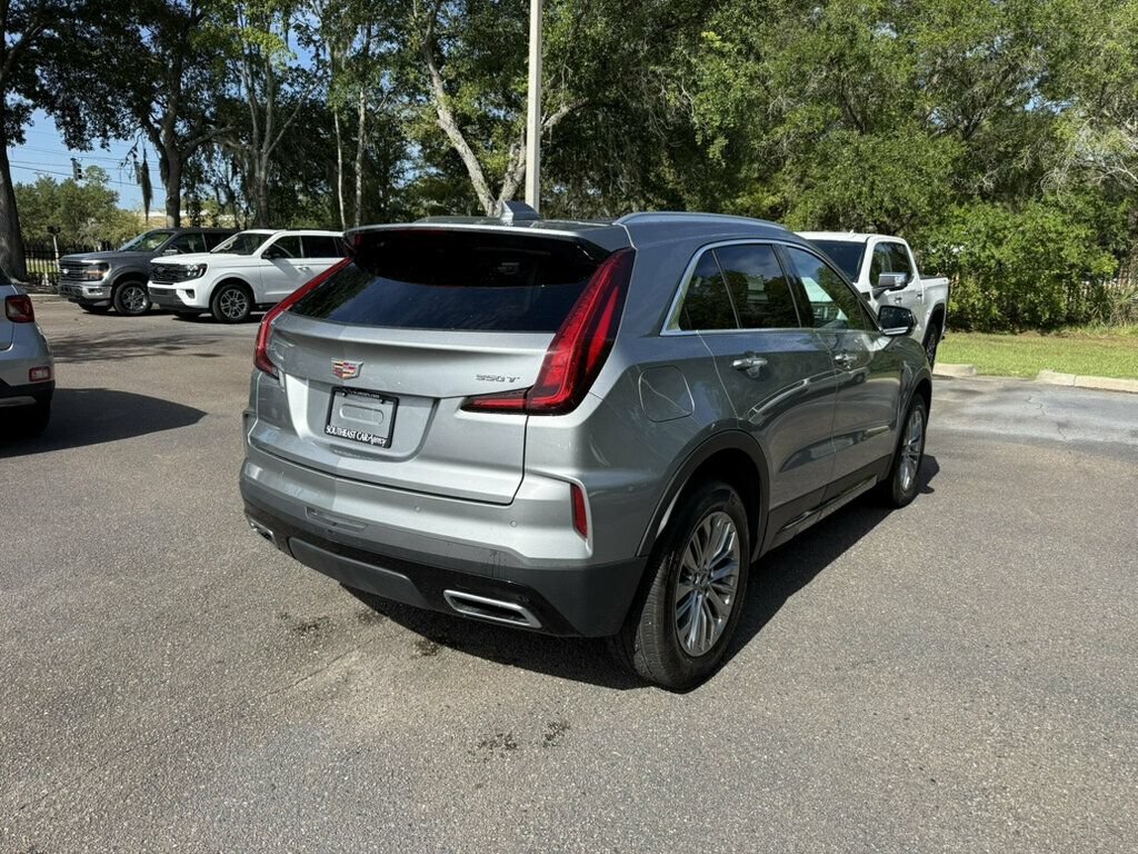 Used 2025 Cadillac XT4 Premium Luxury FWD image 10
