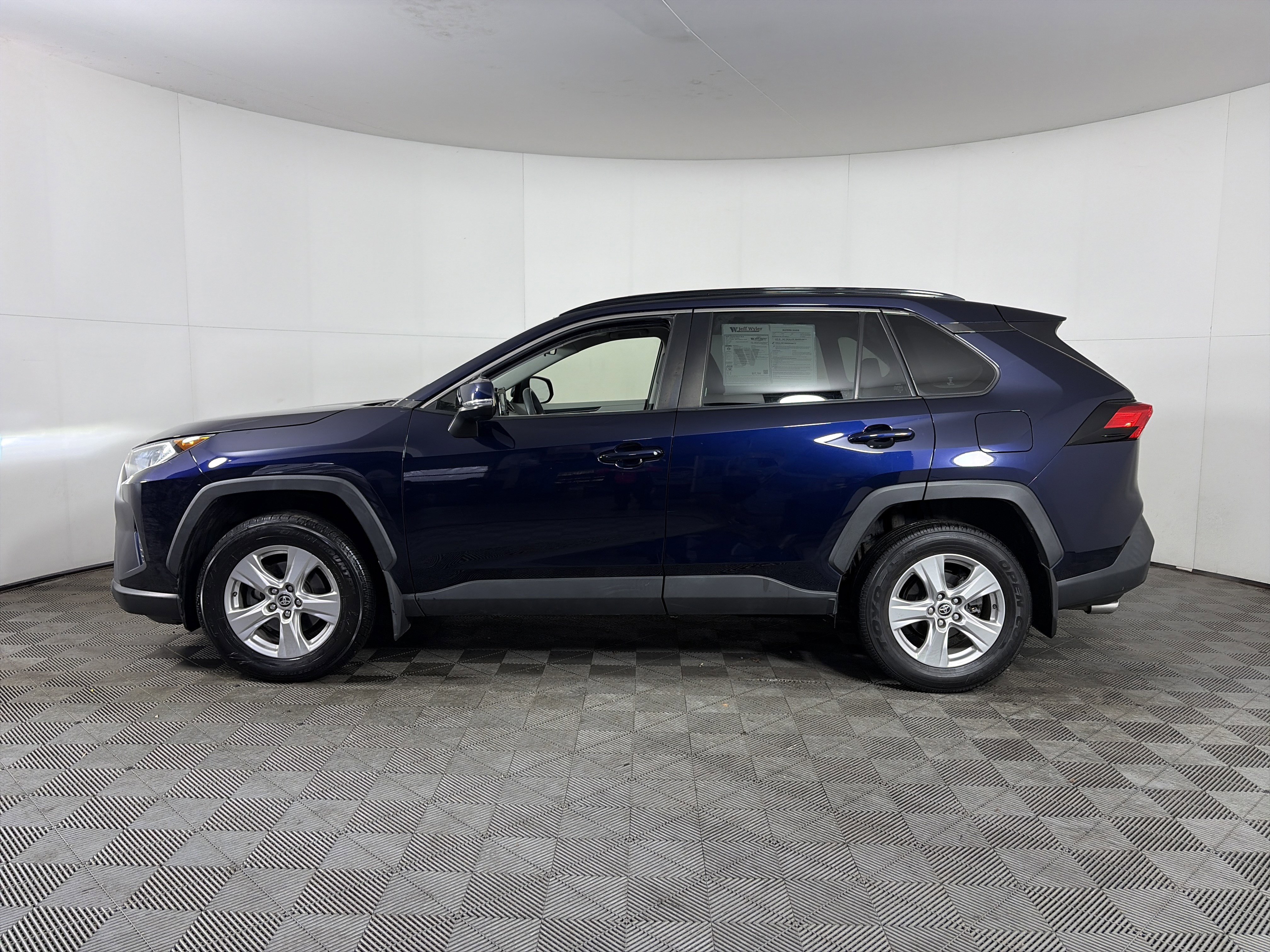 Used 2020 Toyota RAV4 XLE image 4