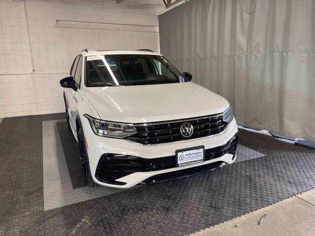Certified 2024 Volkswagen Tiguan SE R-Line AWD/4WD image 2