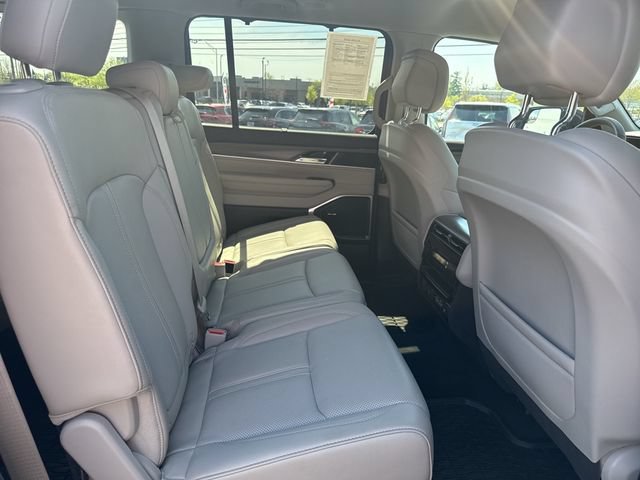 Used 2023 Jeep Wagoneer Series III w/ Convenience Group I AWD/4WD image 23