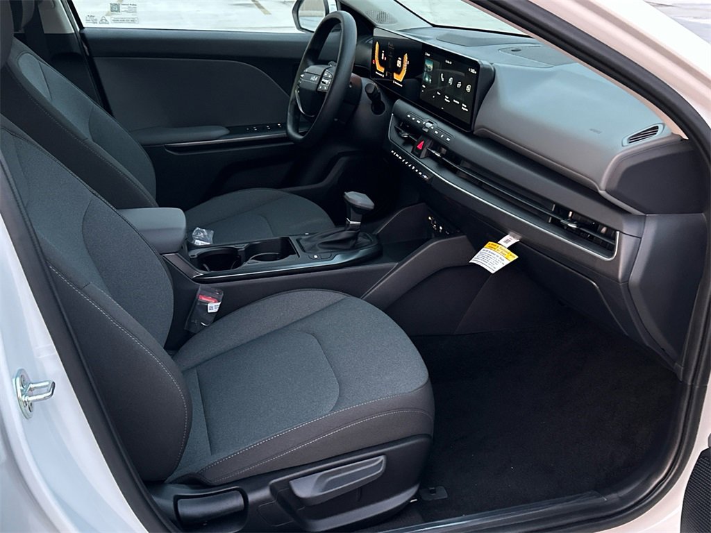 New 2025 Kia K4 LXS image 11