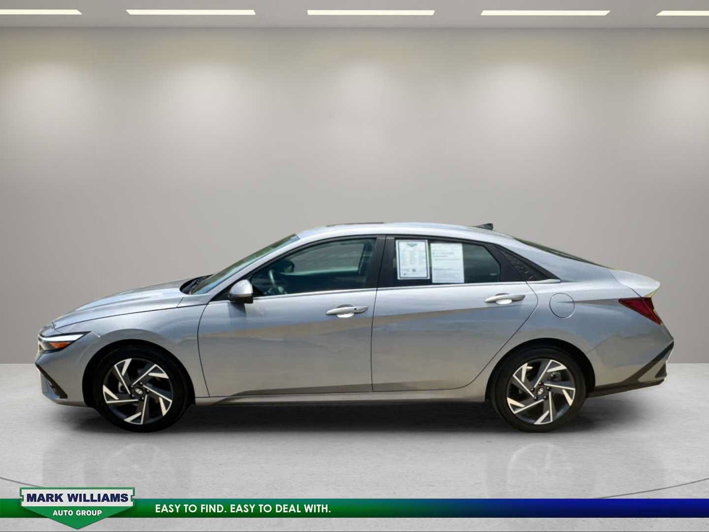 Used 2025 Hyundai Elantra SEL FWD image 12