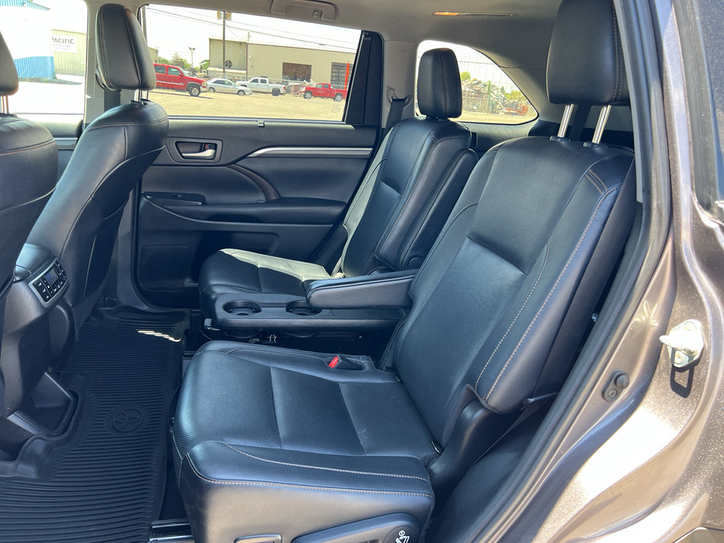 Used 2019 Toyota Highlander Limited Platinum AWD/4WD image 26
