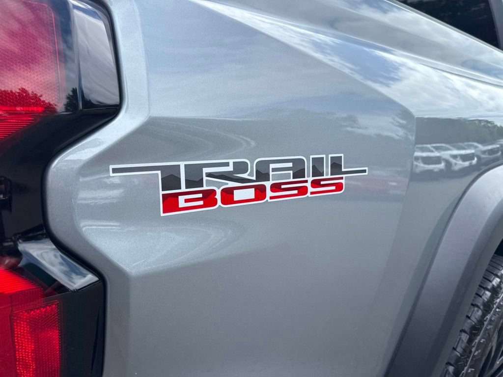 Used 2023 Chevrolet Colorado Trail Boss w/ LPO, Dark Essentials Package AWD/4WD image 10