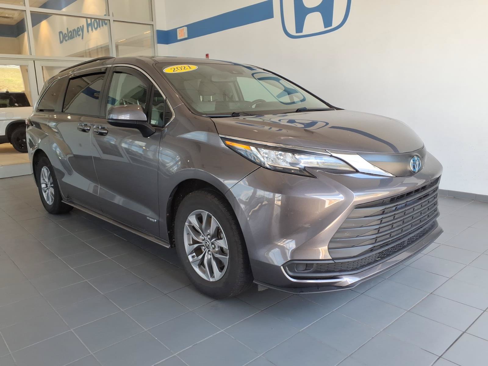 Used 2021 Toyota Sienna LE w/ LE Plus Package FWD video 1