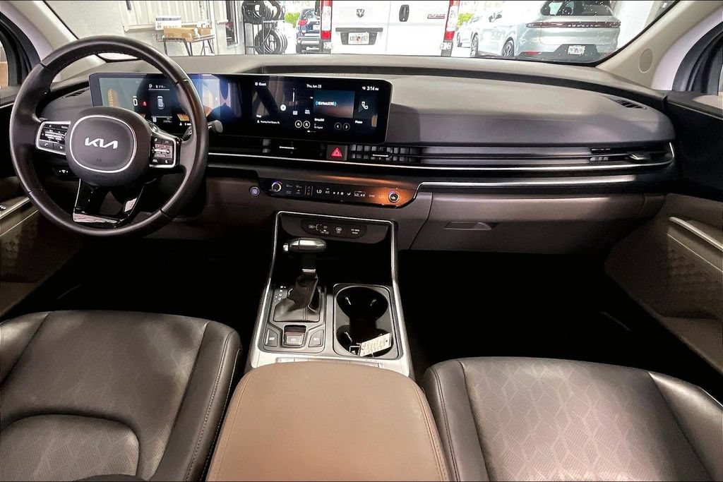 Used 2026 Kia Carnival FWD image 6