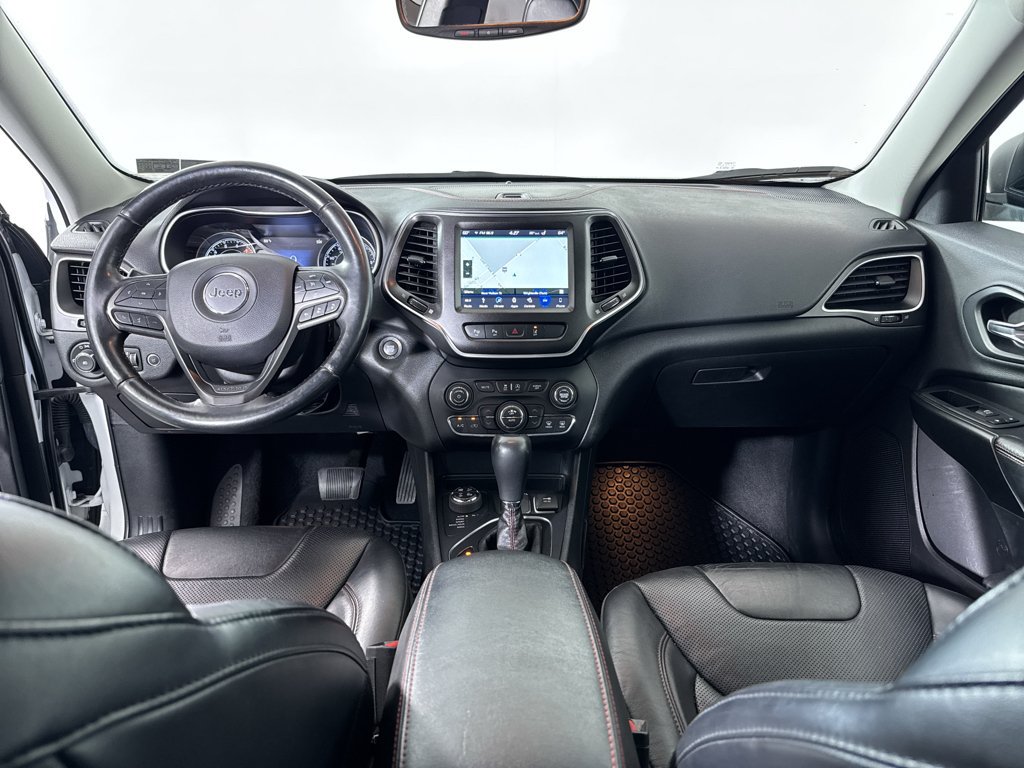 Used 2019 Jeep Cherokee Trailhawk AWD/4WD image 3