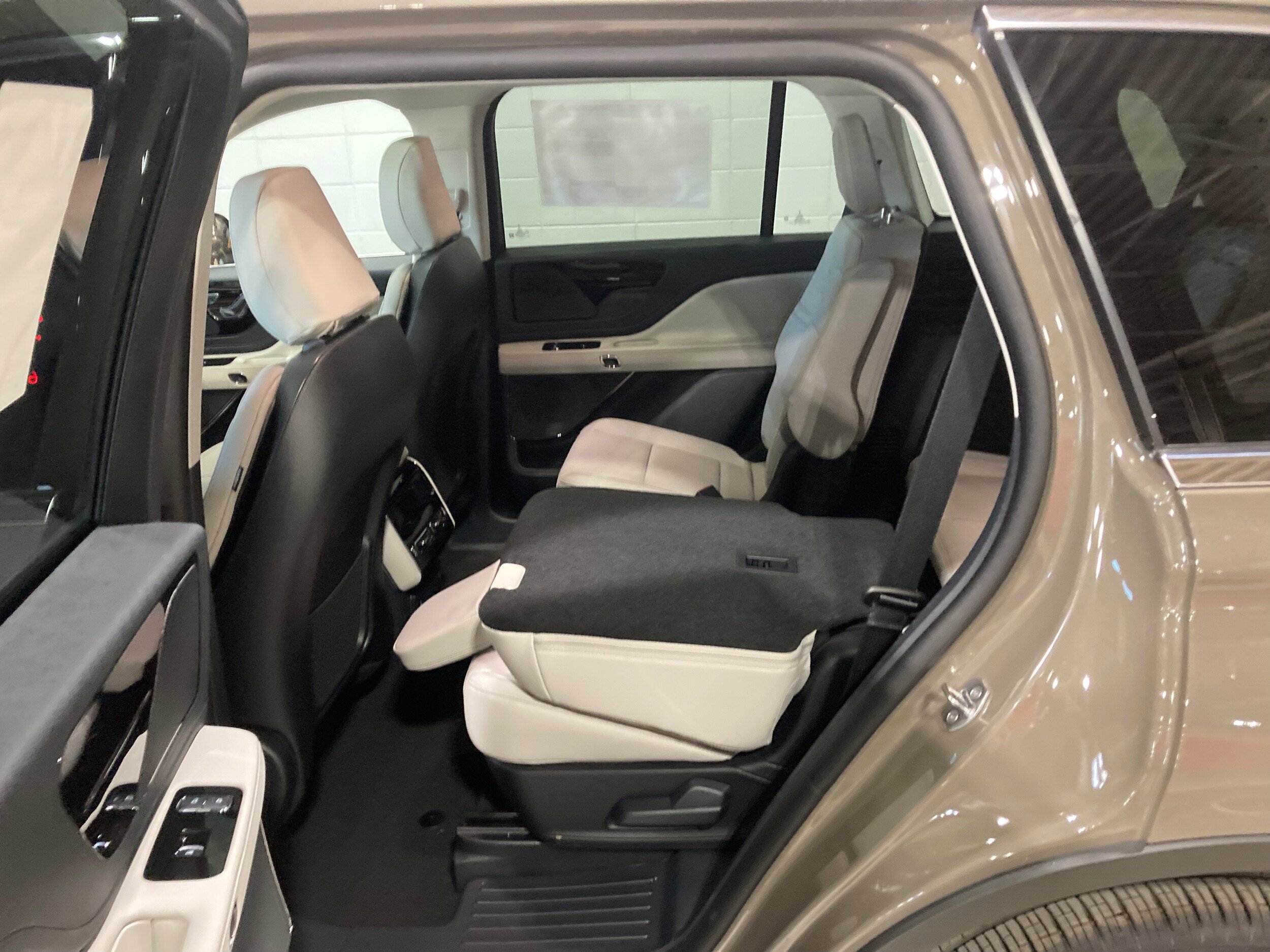Used 2026 Lincoln Aviator AWD image 21