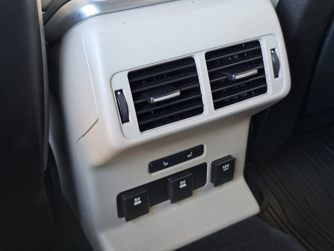 Used 2018 Land Rover Range Rover Velar R-Dynamic SE image 29