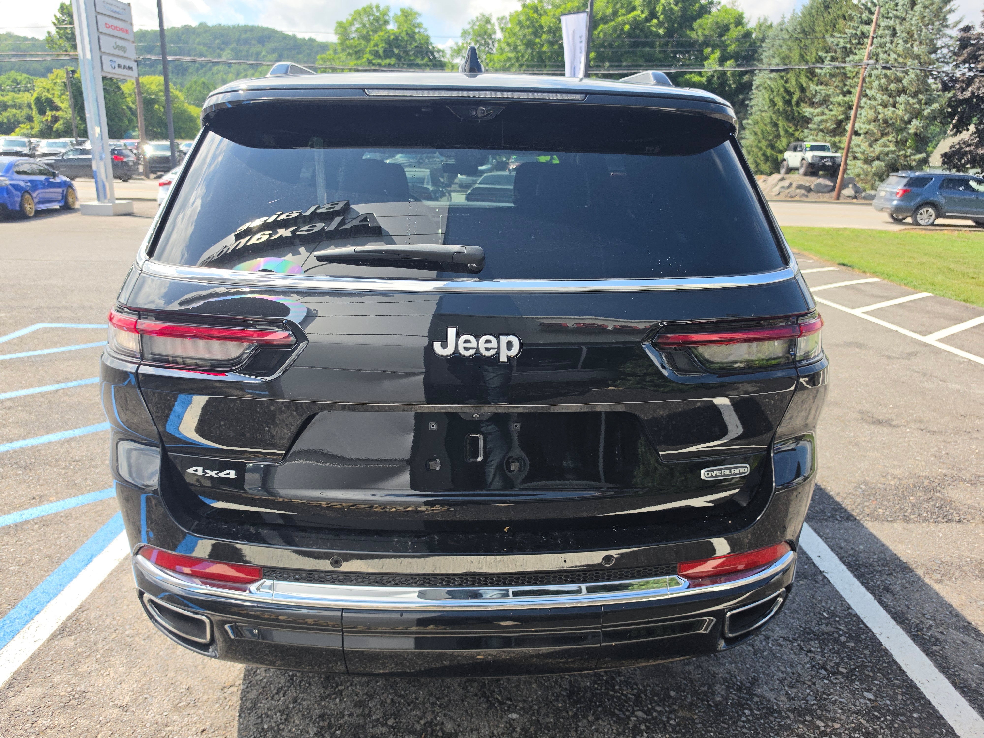 Used 2024 Jeep Grand Cherokee L Overland w/ Luxury Tech Group IV AWD/4WD image 4