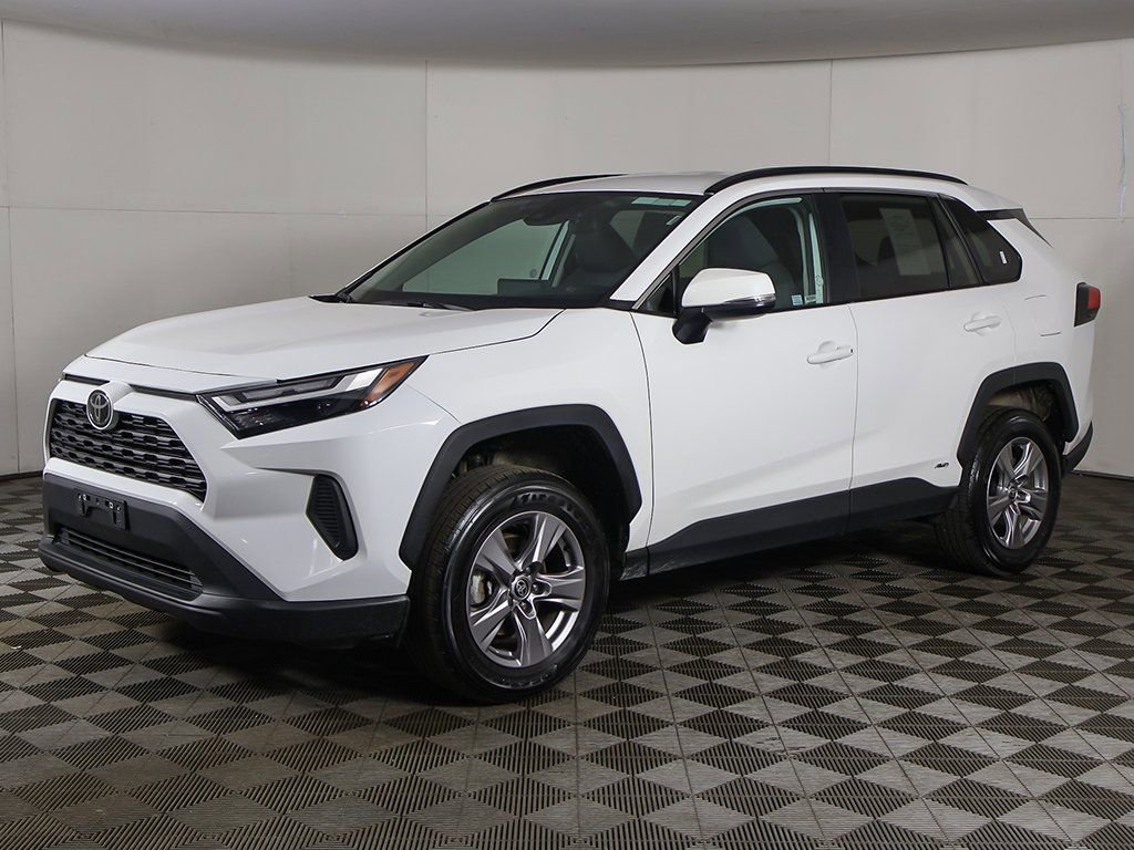 Used 2025 Toyota RAV4 XLE AWD/4WD image 6