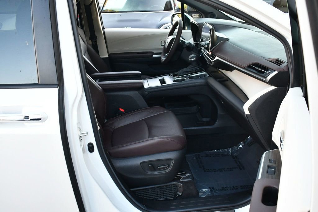 Used 2024 Toyota Sienna Platinum image 48