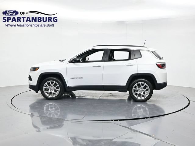Used 2023 Jeep Compass Latitude AWD/4WD image 7