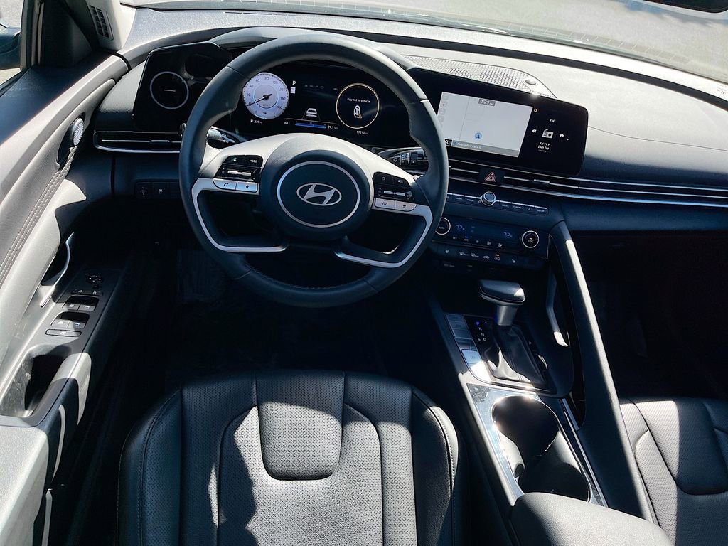 Used 2025 Hyundai Elantra Limited FWD image 22