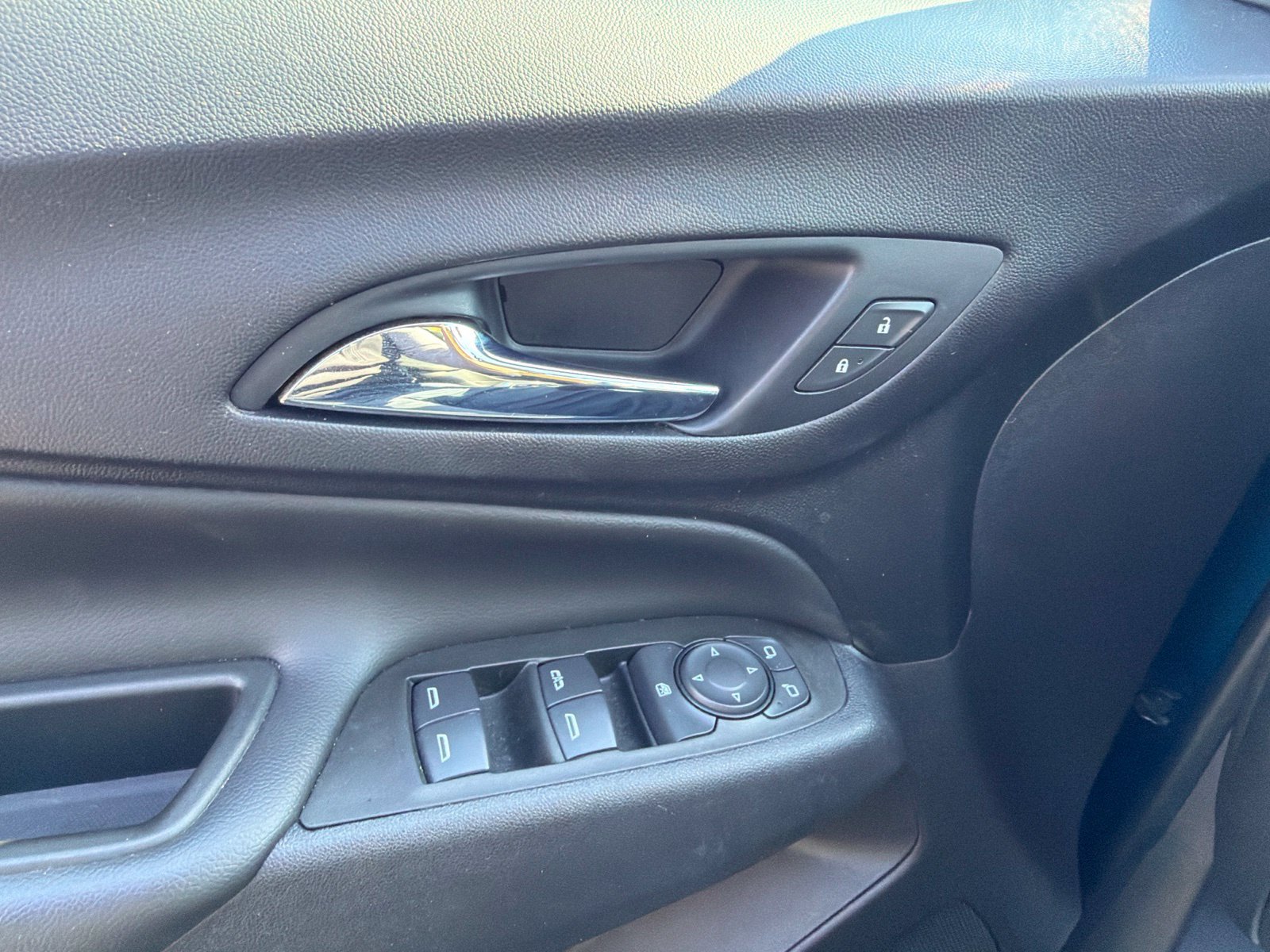 Used 2021 Chevrolet Equinox LT FWD image 19