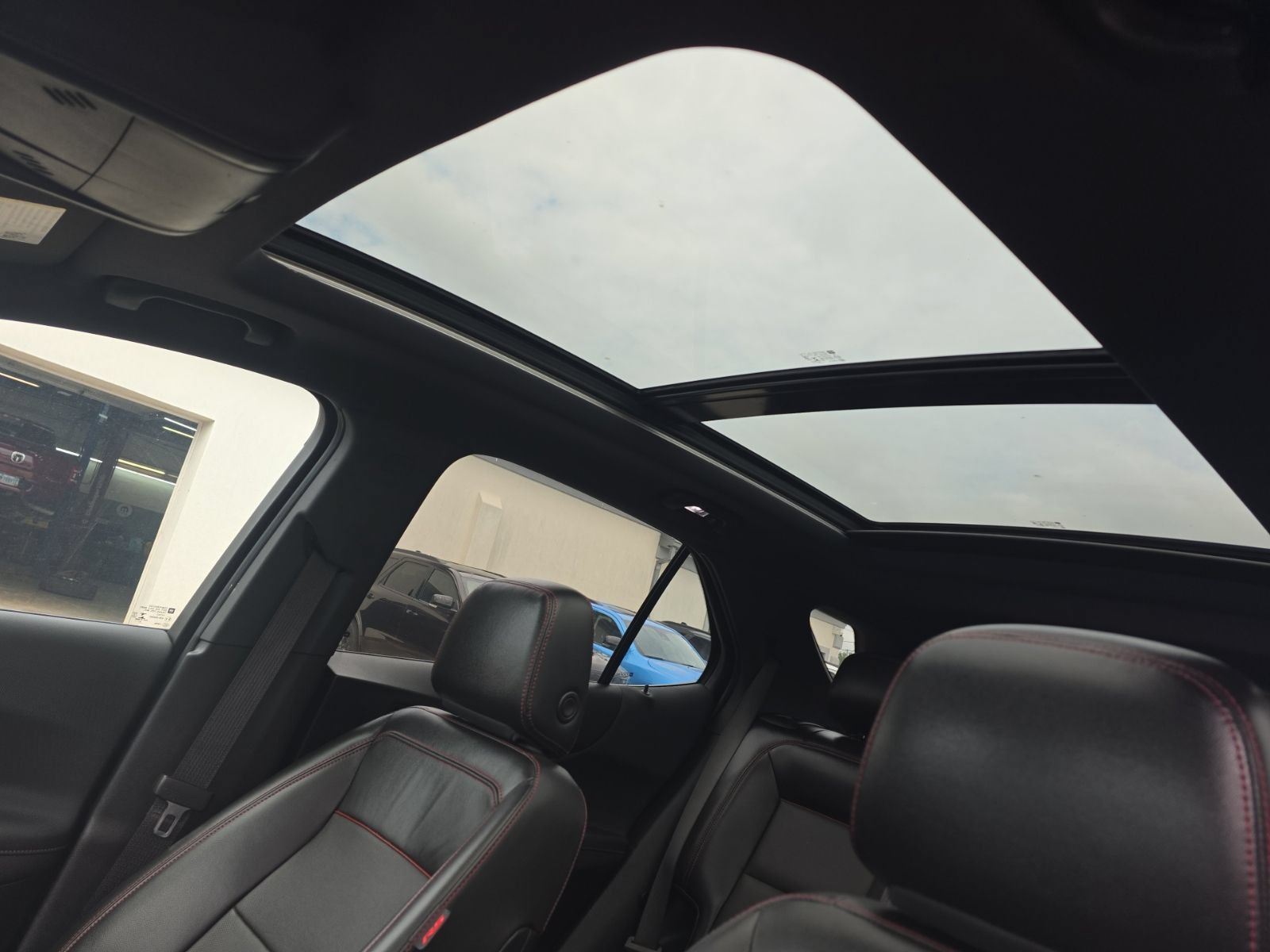 Used 2023 Chevrolet Equinox RS w/ RS Leather Package FWD image 11