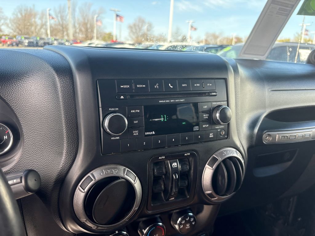 Used 2013 Jeep Wrangler Unlimited Sahara image 22