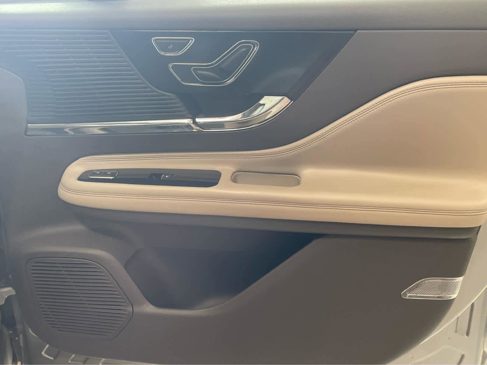 Used 2021 Lincoln Corsair AWD w/ Premium Package image 40