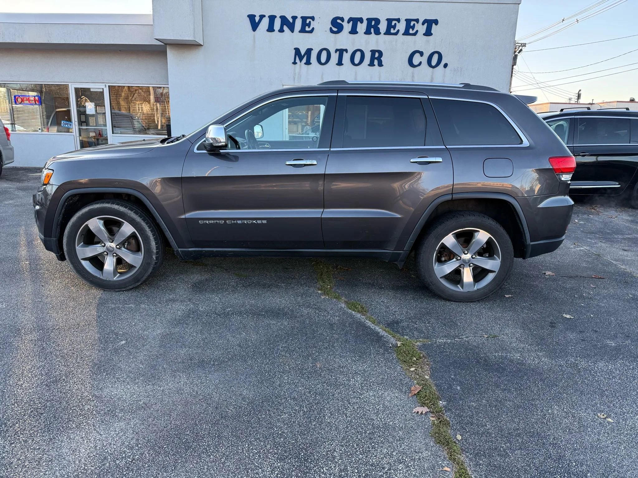 Used 2014 Jeep Grand Cherokee Limited w/ Luxury Group II