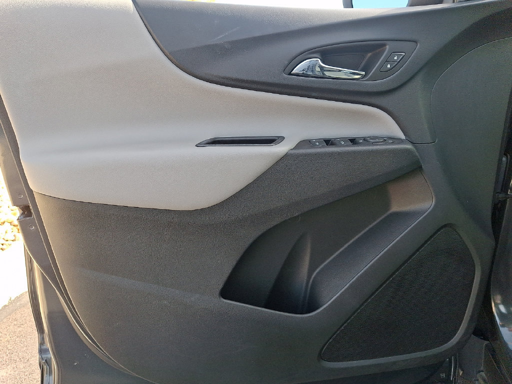 Used 2018 Chevrolet Equinox LT FWD image 12