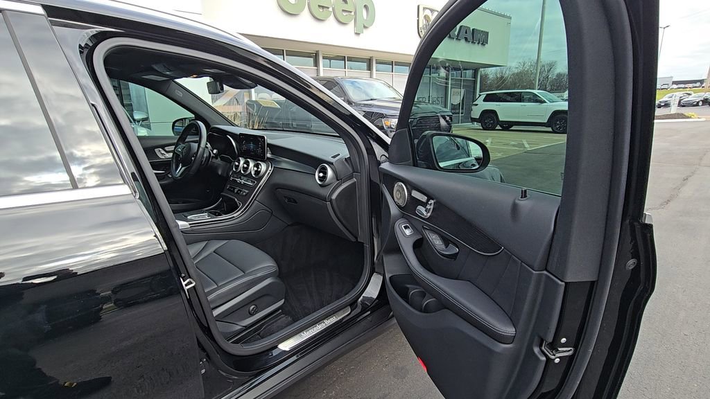 Used 2022 Mercedes-Benz GLC 300 4MATIC image 17
