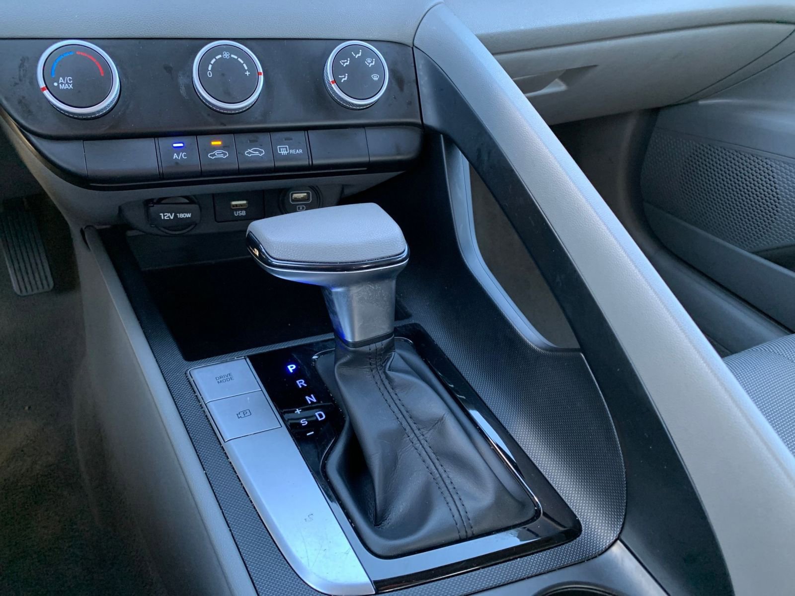 Used 2021 Hyundai Elantra SE image 39