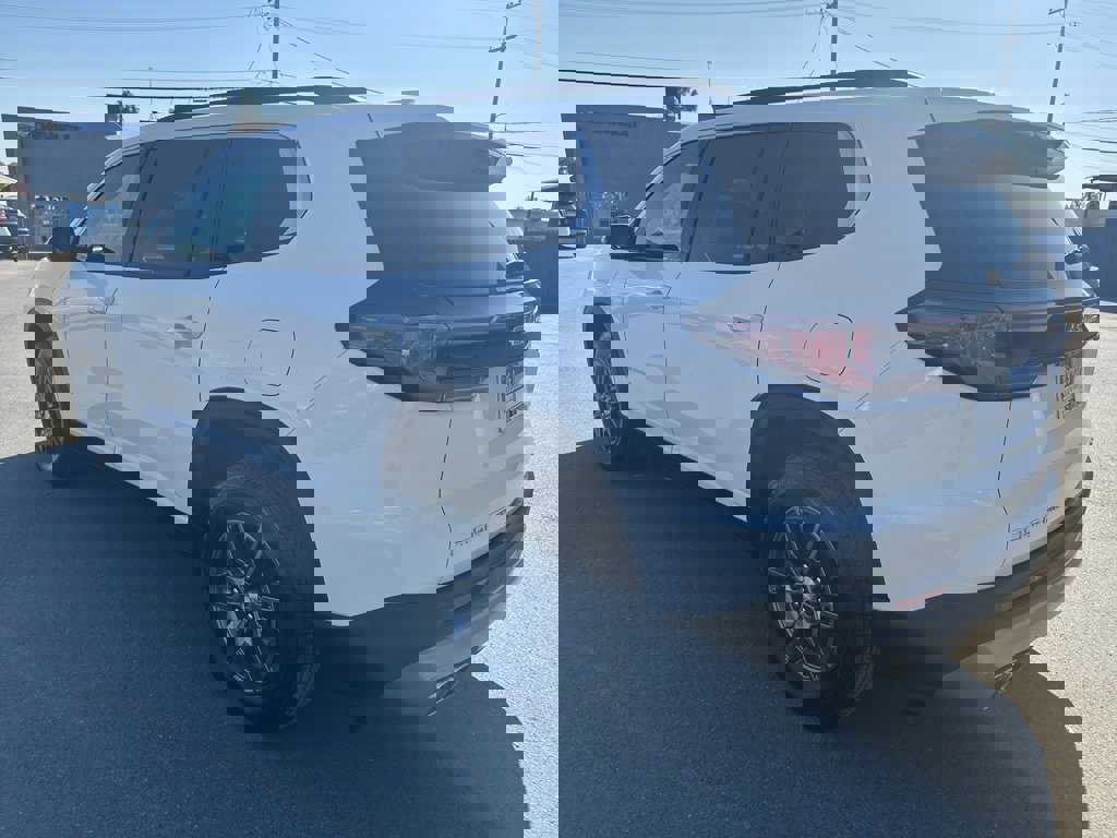 Used 2025 GMC Acadia Elevation image 7