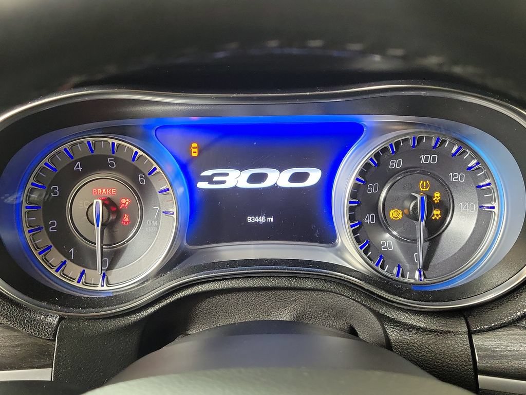Used 2018 Chrysler 300 Touring RWD image 17